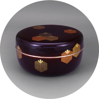 亀甲松蒔絵溜食籠